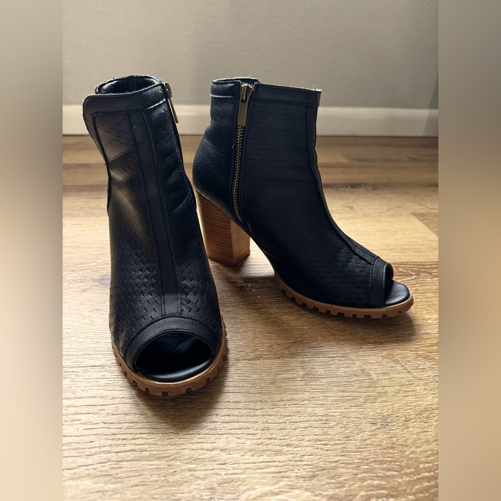 Black Open Toe Ankle Booties (women’s 10)